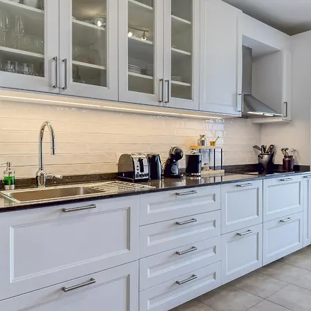#328 Charming 2br Balcony & Ac Apartament *