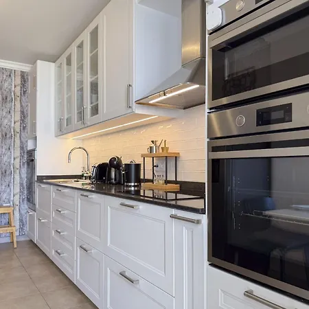 Apartament #328 Charming 2br Balcony & Ac
