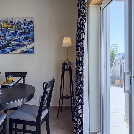 #328 Charming 2br Balcony & Ac