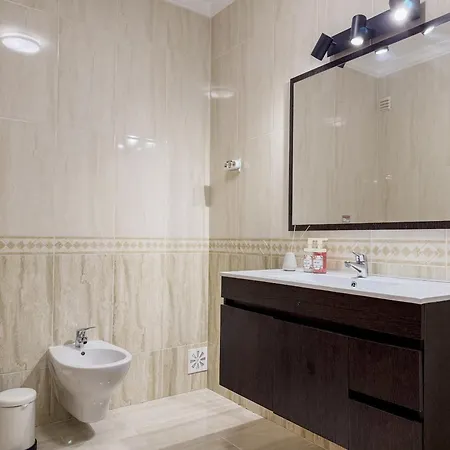 #328 Charming 2br Balcony & Ac Apartament *